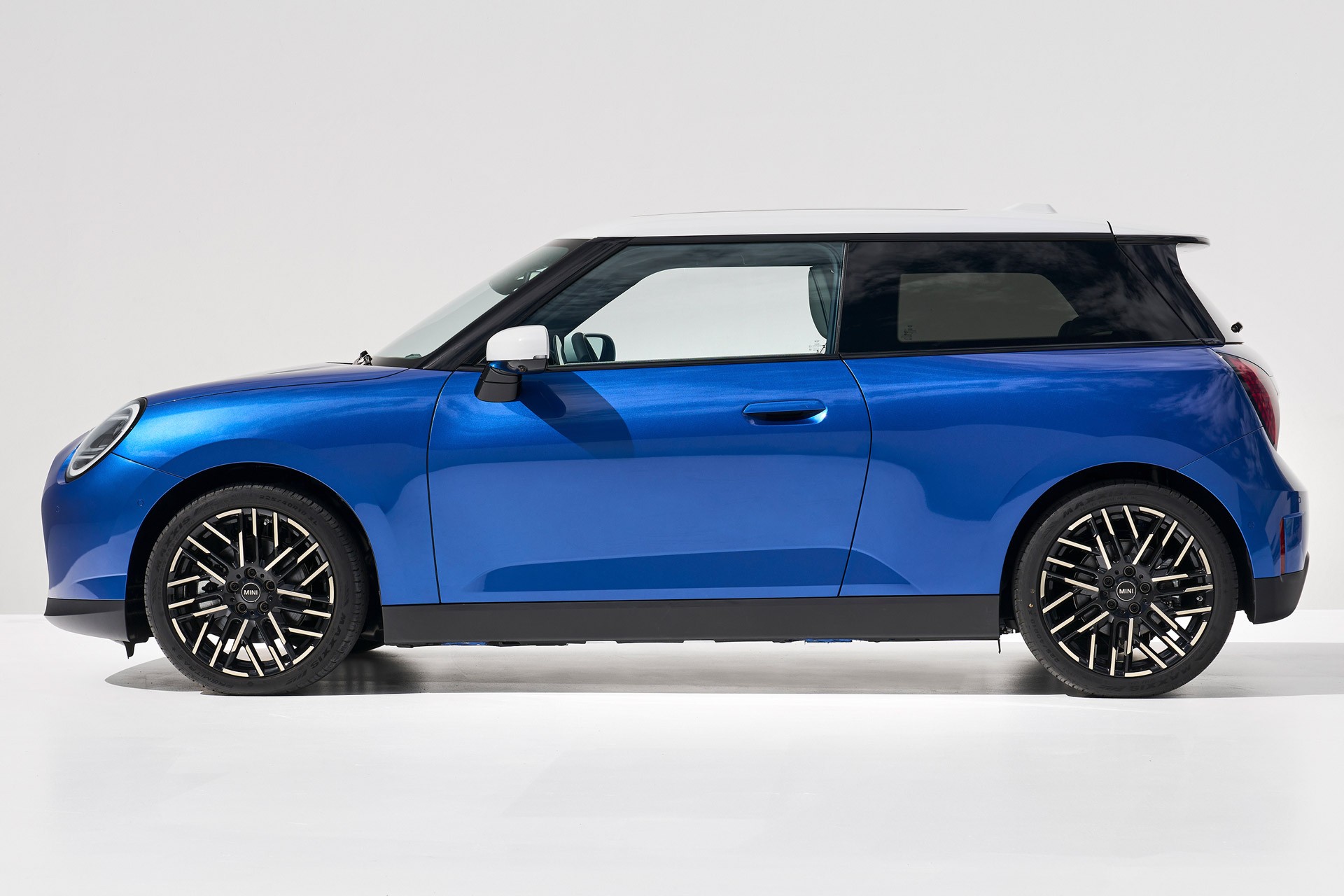 Ηλεκτρική κινητικότητα MINI - σχεδίαση - βελτιωμένες επιδόσεις - 02
